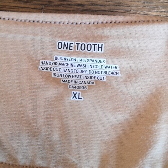 𝅺One Tooth Black Reverse Halter Tank XL - Picture 4 of 4